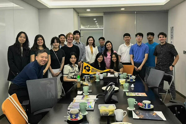 The Notre Dame Hong Kong Global Professional Experience kicked off this month. The first few days of the program included visits to several prominent companies to gain insight from leaders in various industries. Students also took part in immersive experiences at places like the Palace Museum and Hong Kong's vibrant West Kowloon Culture District.